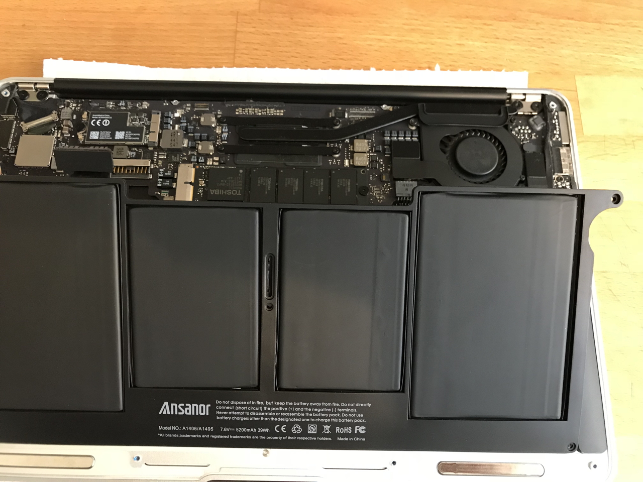 MacBook Air 11 Zoll (201015) Akku tauschen